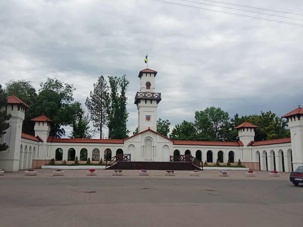 Соборна площа й арцизький «Біг-Бен» в Арцизі